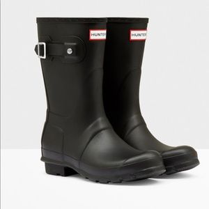 BARELY WORN Hunter rain boots